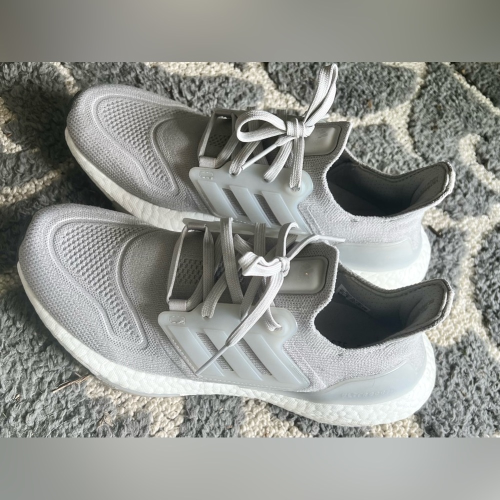 Like New Adidas Ultraboosts 22